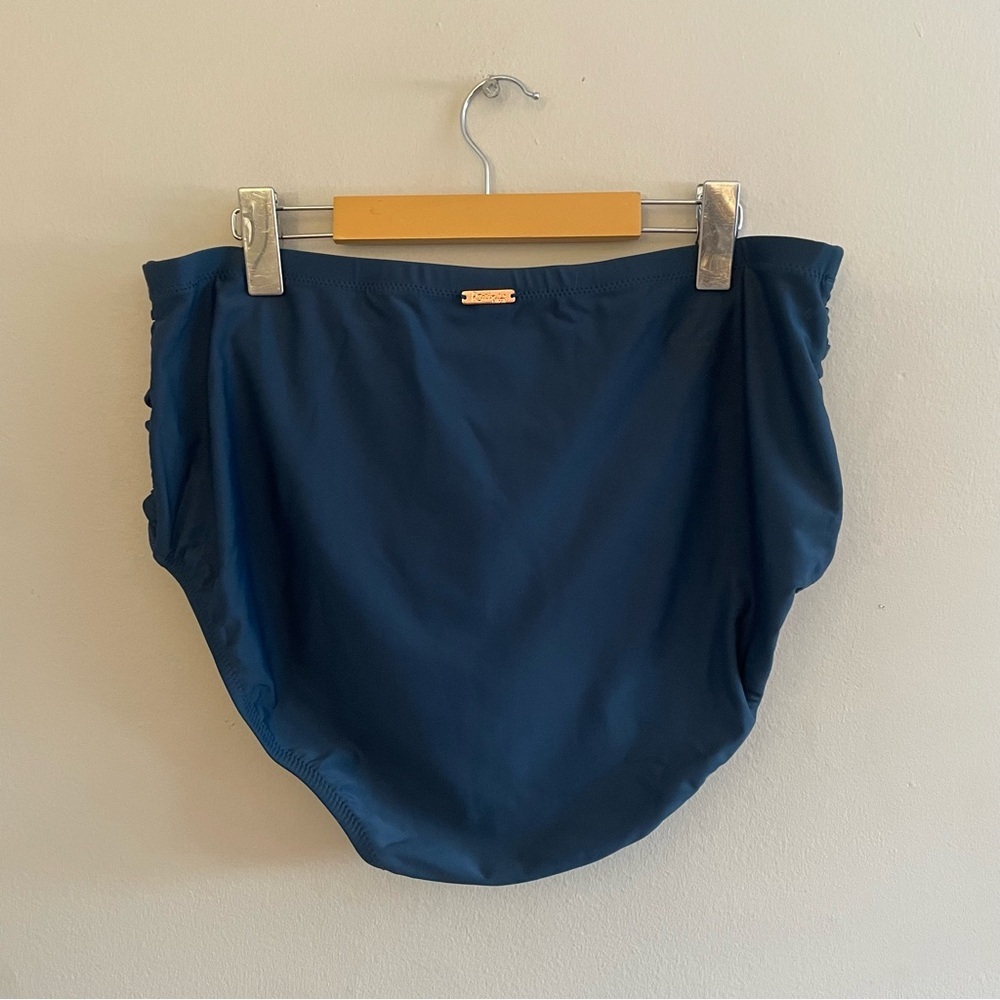 Raisins High-Waisted Ruched Bikini Bottom – Navy Plus Size 20 EUC - Picture 8 of 16